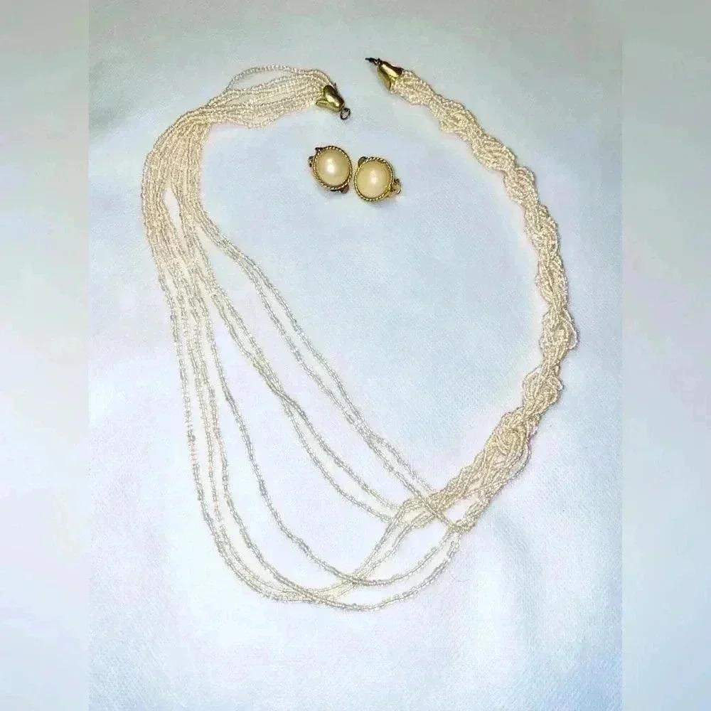 🌸Vintage set of necklace and clip earrings 🌸